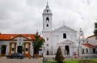 Buenos Aires. Recoleta. Kościół Nuestra Señora del Pilar tuż obok nekropolii. - foto: wnieznane.pl