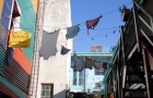Buenos Aires. La Boca. Częsty, ale i swojski obrazek w zaułkach dzielnicy. - foto: wnieznane.pl