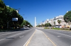 Buenos Aires. Avenida 9 de Julio. Najszersza ulica świata, a w tle słynny El Obelisco. - foto: wnieznane.pl