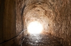 Grecka wyspa Korfu. Chłodny tunel w obrębie Nowej Twierdzy w stolicy wyspy, Kerkirze.   - foto: wnieznane.pl