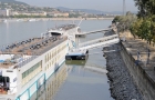 Budapeszt. Przystań na Dunaju dla statków pasażerskich. - foto: wnieznane.pl