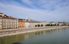 Budapeszt. Panorama nabrzeża Dunaju widziana z Mostu Łańcuchowego.   - foto: wnieznane.pl