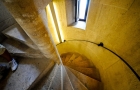Budapeszt. Spiralne schody prowadzące na jedną z wieżyczek Kościoła Macieja. - foto: wnieznane.pl