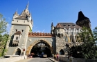 Budapeszt. Zamek Vajdahunyad w Lasku Miejskim. - foto: wnieznane.pl