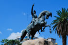 Argentyna. Mendoza. Pomnik gen. José de San Martín na placu jego imienia. - foto: wnieznane.pl Argentyna. Mendoza. Pomnik gen. José de San Martín na placu jego imienia. - foto: wnieznane.pl