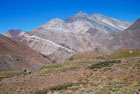 Argentyna. Parque Provincial Aconcagua. Okoliczne góry zachwycają różnymi odcieniami kolorów. - foto: wnieznane.pl