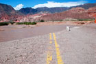 Argentyna. Quebrada de las Conchas. Rzeka Colorado dokonała pewnego spustoszenia. - foto: wnieznane.pl