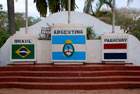 Argentyna. Puerto Iguazu. Pomnik Trzech Granic na krańcu Argentyny. - foto: wnieznane.pl