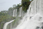 Argentyna. Parque Nacional Iguazu. Tutaj naprawdę można poczuć na sobie siłę wodospadu. - foto: wnieznane.pl