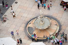 Werona. Widok z Torre dei Lamberti na Piazza delle Erbe i fontannę Madonna Verona.   - foto: wnieznane.pl