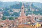 Werona. Widok z Torre dei Lamberti na miasto i Chiesa di Santa Anastasia.  - foto: wnieznane.pl