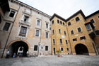 Werona. Na dziedzińcu Palazzo del Capitano. - foto: wnieznane.pl