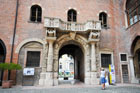 Werona. Na dziedzińcu Palazzo del Capitano. - foto: wnieznane.pl