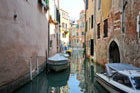 Wenecja. Labirynt wąskich kanałów w centrum miasta.  - foto: wnieznane.pl