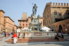 Bolonia. Pomnik Neptuna przy Piazza del Nettuno.  - foto: wnieznane.pl