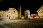 Parma. Piazza Duomo (Plac Katedralny), po lewej katedra, na wprost baptysterium. - foto: wnieznane.pl
