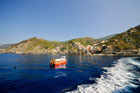 Cinque Terre. W tle miejscowość Riomaggiore.  - foto: wnieznane.pl
