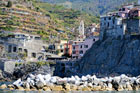 Cinque Terre. Skaliste wybrzeże Morza Śródziemnego i charakterystyczne tarasy z winnicami w miejscowości Manarola.  - foto: wnieznane.pl