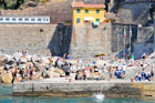Cinque Terre. Skaliste wybrzeże Morza Śródziemnego. Miejscowość Vernazza.  - foto: wnieznane.pl