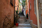 Cinque Terre. Wąskie schody prowadzące do domów w miejscowości Monterosso.   - foto: wnieznane.pl