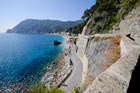 Cinque Terre. Willowa część Monterosso z przepiękną plażą i nadmorskim bulwarem.  - foto: wnieznane.pl