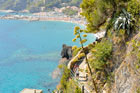 Cinque Terre. Widok na Morze Śródziemne i plażę w Monterosso.    - foto: wnieznane.pl