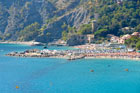 Cinque Terre. Widok na Morze Śródziemne i plażę w Monterosso.    - foto: wnieznane.pl