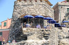 Cinque Terre. Restauracja w kamiennej wieży.     - foto: wnieznane.pl
