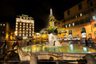 Rzym. Fontana del Tritone na środku słynnego placu Piazza Barberini. - foto: wnieznane.pl