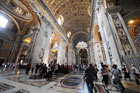 Watykan. Przepiękne wnętrze Bazyliki św. Piotra w Watykanie. - foto: wnieznane.pl