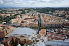 Rzym. Panorama miasta widziana z kopuły Bazyliki św. Piotra w Watykanie. - foto: wnieznane.pl