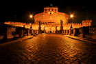 Rzym. Zamek św. Anioła (Castel Sant' Angelo) i Ponte Sant' Angelo (Most św. Anioła). - foto: wnieznane.pl