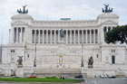 Rzym. Ołtarz Ojczyzny - pomnik Wiktora Emanuela II, Grób Nieznanego Żołnierza na Piazza Venezia. - foto: wnieznane.pl