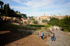 Rzym. Pomiędzy wzgórzem Palatyn i Forum Romanum. - foto: wnieznane.pl