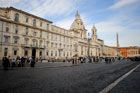 Rzym. Plac - symbol miasta, Piazza Navona. Na wprost fasada kościoła Sant' Agnese in Agone z przepięknym wnętrzem. - foto: wnieznane.pl