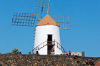 Wyspy Kanaryjskie: Zabytkowy młyn na wyspie Lanzarote - foto: wnieznane.pl