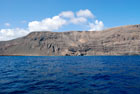 Wyspy Kanaryjskie: Północno-wschodnie wybrzeże Lanzarote widziane z oceanu - foto: wnieznane.pl