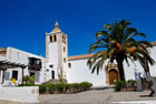 Wyspy Kanaryjskie: Kościół Santa Maria w miejscowości Betancuria na wyspie Lanzarote - foto: wnieznane.pl