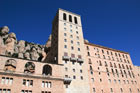 Katalonia, Montserrat. Solidna konstrukcja kompleksu klasztornego w Montserrat. - foto: wnieznane.pl