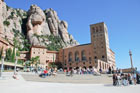 Katalonia, Montserrat. Klasztor Montserrat znajduje się na wysokości ponad 700 metrów n.p.m. - foto: wnieznane.pl