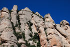 Katalonia, Montserrat. Charakterystyczne skały dla tutejszego masywu górskiego. - foto: wnieznane.pl