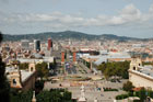 Barcelona. Rzut oka z wysokości MNAC na Font Magica oraz w dalszej perspektywie Plac Hiszpański. - foto: wnieznane.pl