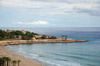 Katalonia, Tarragona. Widok na miejską plażę z tarasu widokowego przy Rambli. - foto: wnieznane.pl