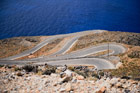 Wyspa Kreta. Górska serpentyna łącząca Chora Sfakion z Aradeną.  - foto: wnieznane.pl
