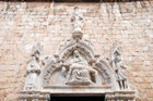 Chorwacja. Pieta w portalu kościoła Franciszkanów w Dubrowniku. - foto: wnieznane.pl