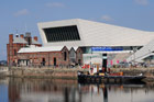 Liverpool. Widok z Doków Alberta na Museum of Liverpool. - foto: wnieznane.pl