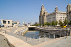 Liverpool. Waterfront i "Trzy Gracje" - Royal Liver, Port of Liverpool i Cunard. - foto: wnieznane.pl