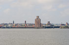 Liverpool. Widok na miasteczko położone na drugim brzegu rzeki. - foto: wnieznane.pl