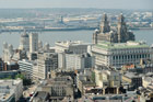 Liverpool. Widok z wieży widokowej St John's Beacon na miasto.  - foto: wnieznane.pl