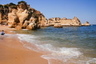 Portugalia. Algarve. Praia Dona Ana, jedna z najpiękniejszych plaż w Lagos. - foto: wnieznane.pl